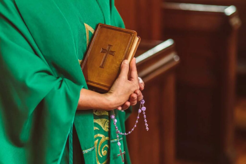 Sacerdoti